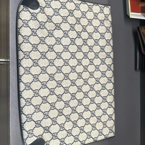 Vintage Gucci clutch - Picture 2 of 5